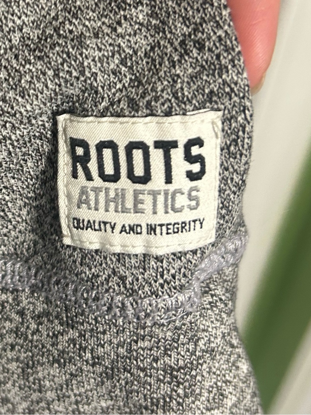 Roots Half-Zip Hoodie in Charcoal Gray with Cream Logo Size Medium Thumbholes - Picture 6 of 12